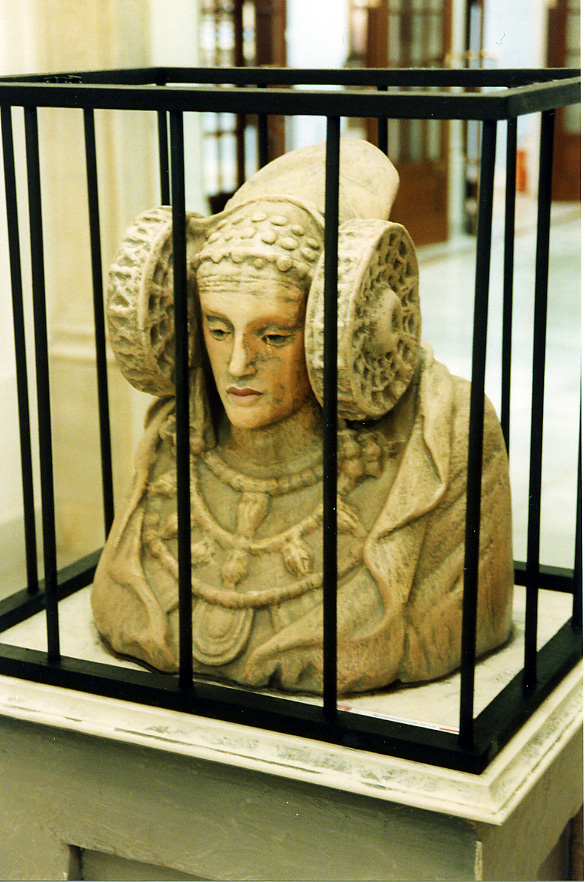 Escultura - Dama de Elche encarcelada